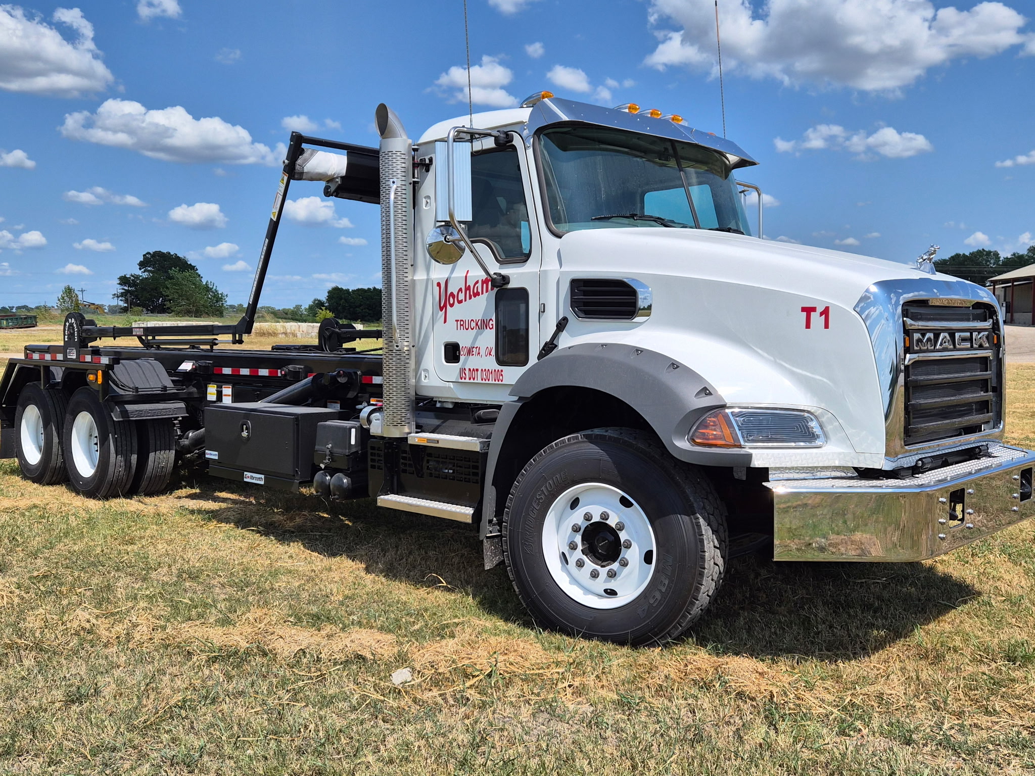 Yocham roll-off truck